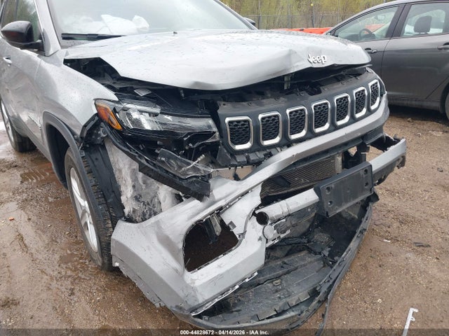 44828672 :رقم المزاد ، 3C4NJDBN5PT513504 vin ، 2023 Jeep Compass Latitude 4x4 مزاد بيع