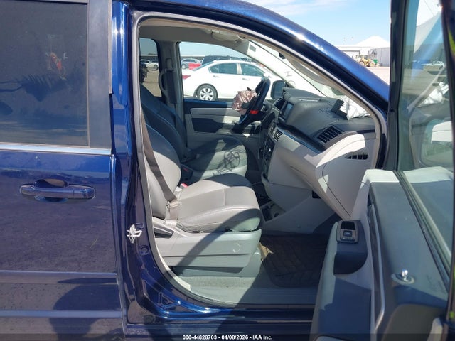44828703 :رقم المزاد ، 2C4RVABG6ER134937 vin ، 2014 Volkswagen Routan Se مزاد بيع