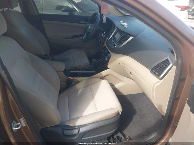 44828730 :رقم المزاد ، KM8J3CA48HU318205 vin ، 2017 Hyundai Tucson Se مزاد بيع
