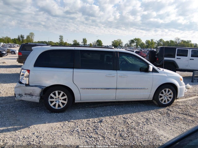 2015 Chrysler Town & Country Touring მანქანა იყიდება აუქციონზე, vin: 2C4RC1BG7FR538952, აუქციონის ნომერი: 44828787