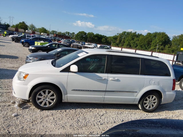 2015 Chrysler Town & Country Touring მანქანა იყიდება აუქციონზე, vin: 2C4RC1BG7FR538952, აუქციონის ნომერი: 44828787