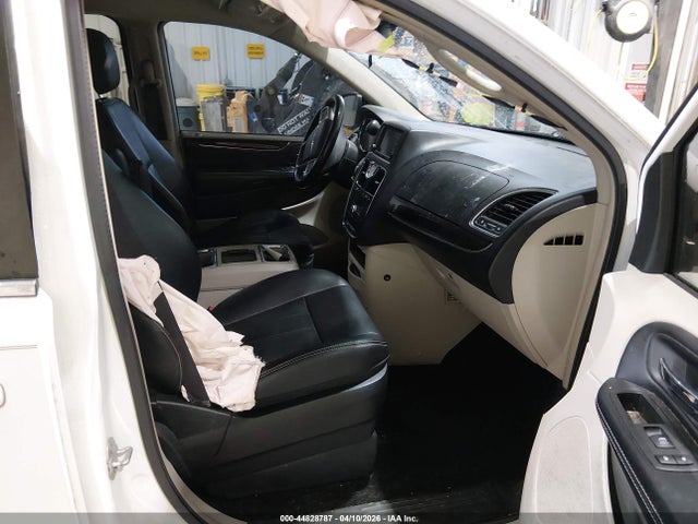2015 Chrysler Town & Country Touring მანქანა იყიდება აუქციონზე, vin: 2C4RC1BG7FR538952, აუქციონის ნომერი: 44828787
