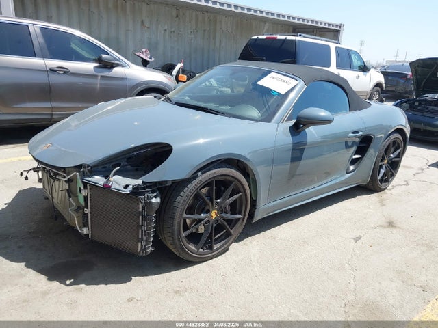 Porsche 718 Boxster 2018 WP0CA2A82JS210857 Image 2