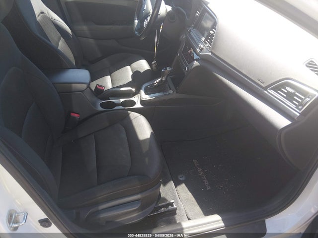 2017 Hyundai Elantra Value Edition მანქანა იყიდება აუქციონზე, vin: 5NPD84LF3HH133707, აუქციონის ნომერი: 44828929