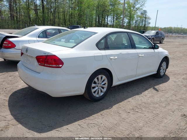 2015 VOLKSWAGEN PASSAT 1VWAT7A32FC067765 Photo 3