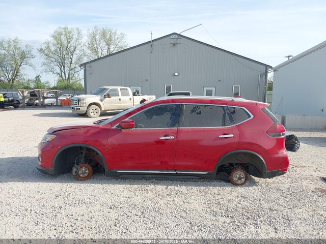 2017 Nissan Rogue Sl მანქანა იყიდება აუქციონზე, vin: 5N1AT2MVXHC810335, აუქციონის ნომერი: 44828973