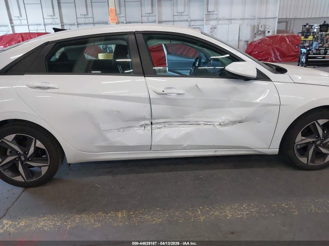 5NPLS4AG5PH118729 Hyundai ELANTRA SEL