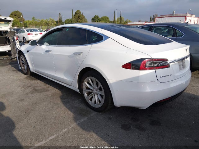 2018 Tesla Model S 100d/75d/p100d მანქანა იყიდება აუქციონზე, vin: 5YJSA1E28JF249106, აუქციონის ნომერი: 44829201