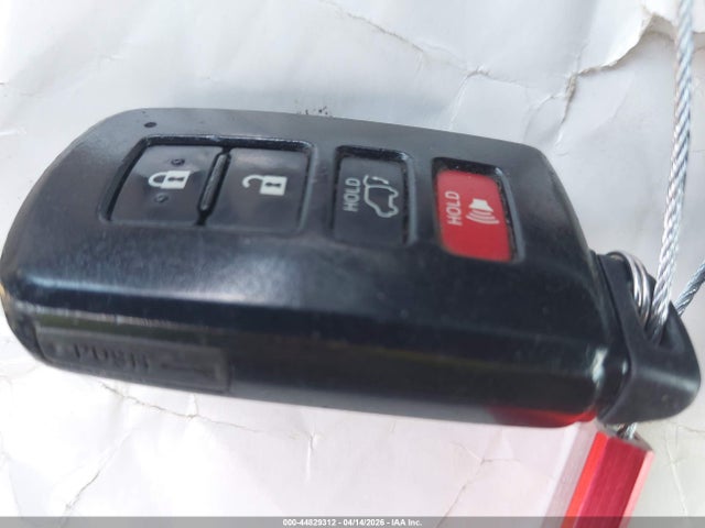 44829312 :رقم المزاد ، 5TDJKRFH2GS504704 vin ، 2016 Toyota Highlander Xle V6 مزاد بيع