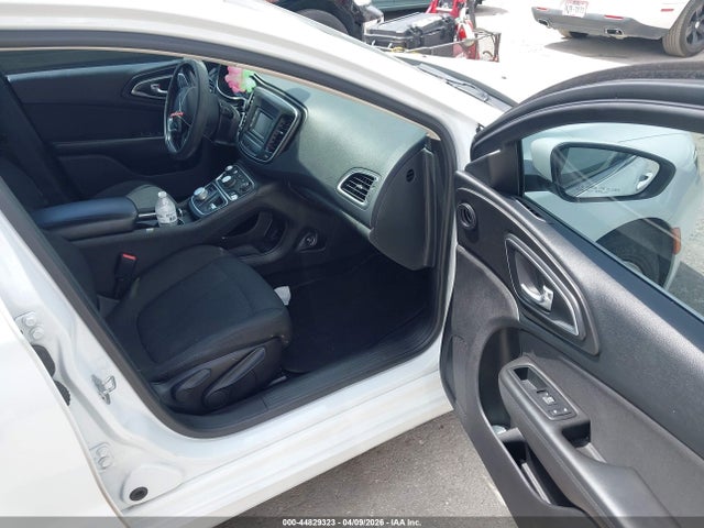 2015 CHRYSLER 200 1C3CCCAB7FN743132 Photo 4