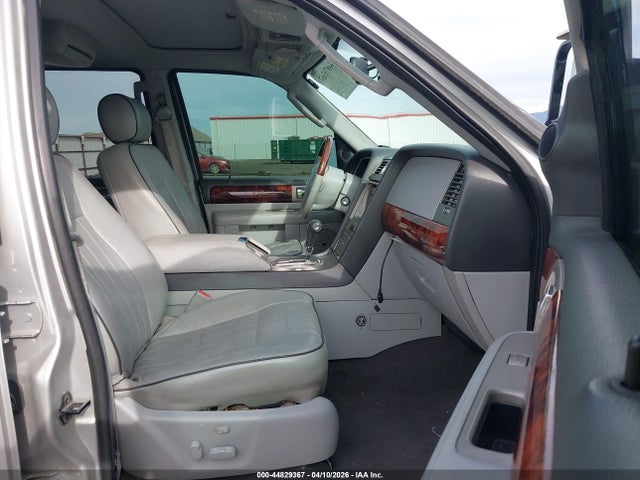 2006 Lincoln Navigator Luxury/ultimate მანქანა იყიდება აუქციონზე, vin: 5LMFU28506LJ10525, აუქციონის ნომერი: 44829367