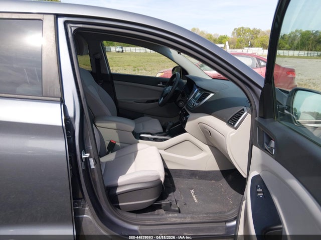 2018 HYUNDAI TUCSON KM8J23A45JU655357 Photo 4