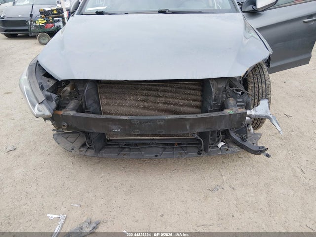 KMHD74LF6HU095555 Hyundai ELANTRA SE