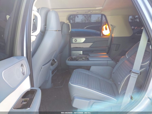 5LMJJ2TG8REL19385 Lincoln Navigator Black Label