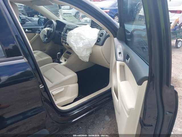 Продажа на аукционе авто 2016 Volkswagen Tiguan S, vin: WVGAV7AX2GW519502, номер лота: 44829549