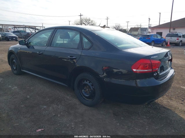 2015 VOLKSWAGEN PASSAT 1VWAT7A38FC037055 Photo 2