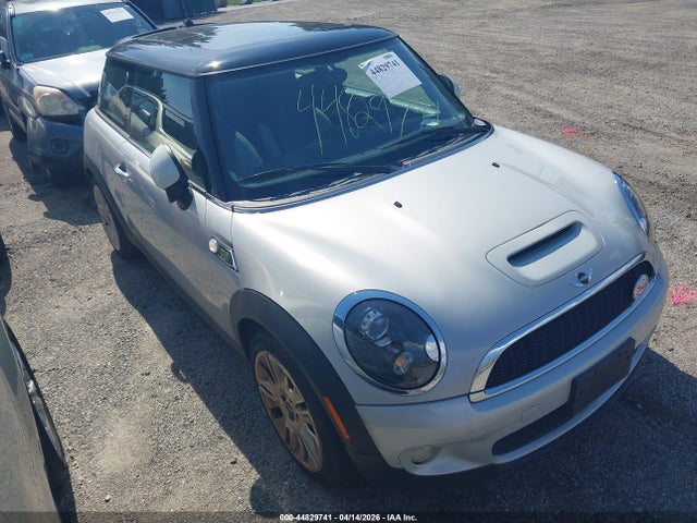 2010 MINI COOPER S WMWMF7C56ATZ69685