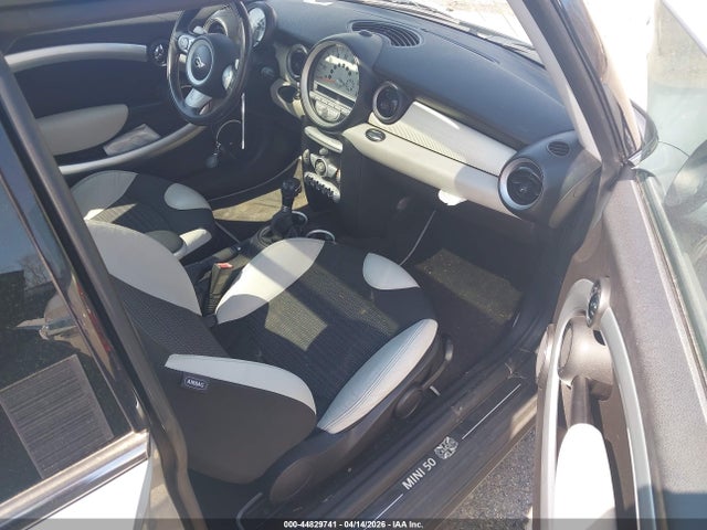2010 MINI COOPER S WMWMF7C56ATZ69685 Photo 4
