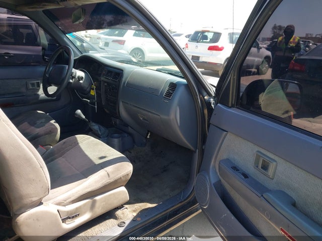 44830030 :رقم المزاد ، 4TAVL52N3WZ115890 vin ، 1998 Toyota Tacoma مزاد بيع