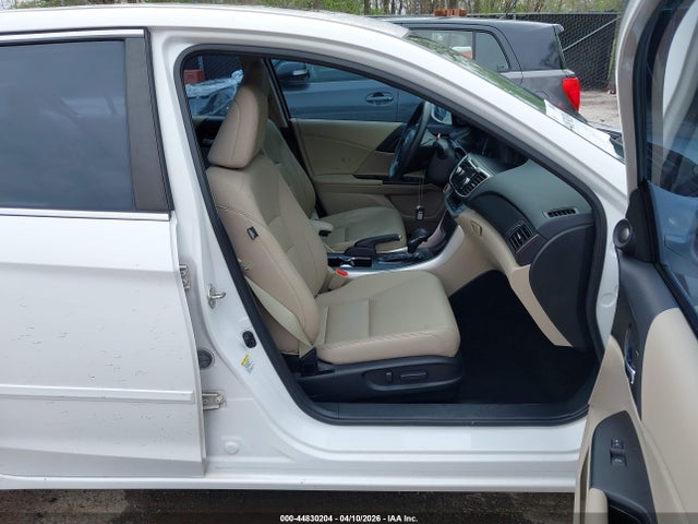 44830204 :رقم المزاد ، 1HGCR2F82FA005488 vin ، 2015 Honda Accord Ex-l مزاد بيع