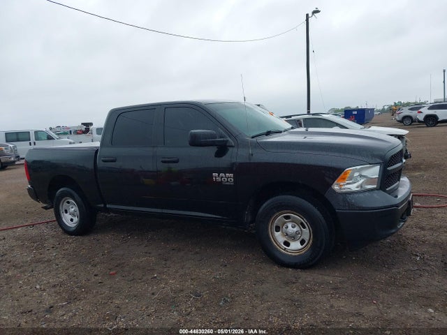 1C6RR7KG8KS682818 RAM 1500 Classic Tradesman 4x4 5&#039;7 Box