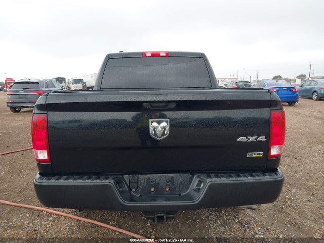 1C6RR7KG8KS682818 RAM 1500 Classic Tradesman 4x4 5&#039;7 Box