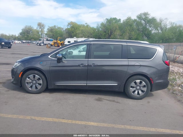 Продаж на аукціоні авто 2019 Chrysler Pacifica Hybrid Limited, vin: 2C4RC1N7XKR526834, номер лоту: 44830311