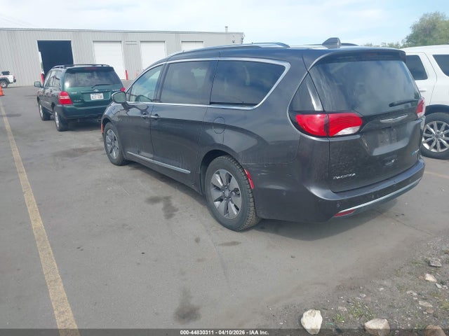 2019 CHRYSLER PACIFICA HYBRID 2C4RC1N7XKR526834 Photo 2