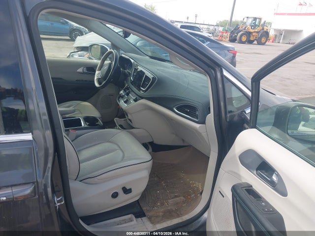 2019 CHRYSLER PACIFICA HYBRID 2C4RC1N7XKR526834 Photo 4