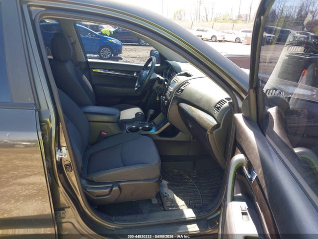 44830332 :رقم المزاد ، 5XYKT4A60DG332207 vin ، 2013 Kia Sorento Lx مزاد بيع