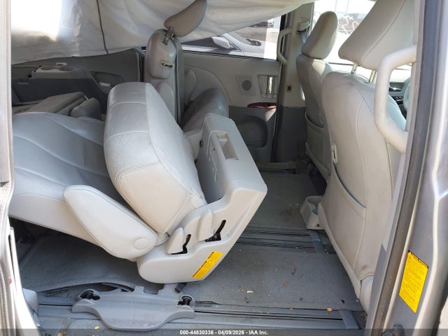 Продажа на аукционе авто 2013 Toyota Sienna Xle V6 8 Passenger, vin: 5TDYK3DCXDS339743, номер лота: 44830336