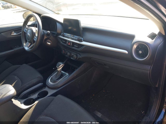 44830387 :رقم المزاد ، 3KPF24AD3ME275159 vin ، 2021 Kia Forte Lxs مزاد بيع