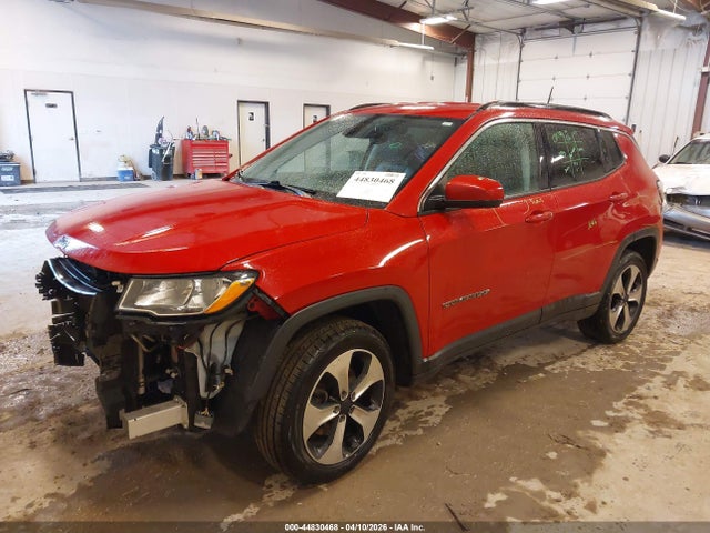 44830468 :رقم المزاد ، 3C4NJDBB4JT185750 vin ، 2018 Jeep Compass Latitude 4x4 مزاد بيع