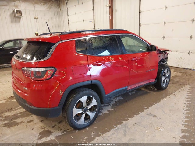 44830468 :رقم المزاد ، 3C4NJDBB4JT185750 vin ، 2018 Jeep Compass Latitude 4x4 مزاد بيع