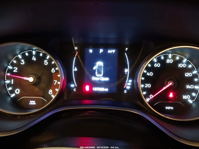 44830468 :رقم المزاد ، 3C4NJDBB4JT185750 vin ، 2018 Jeep Compass Latitude 4x4 مزاد بيع