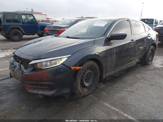 Honda Civic Lx 2018 2HGFC2F52JH579653 Image 2