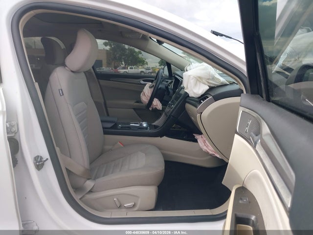 3FA6P0LU6KR243731 Ford Fusion Hybrid Se