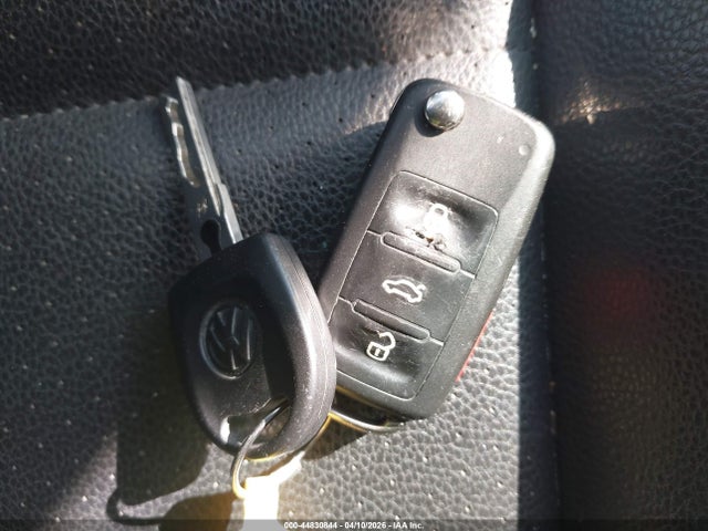 WVGBV7AXXHK000825 Volkswagen Tiguan 2.0t S