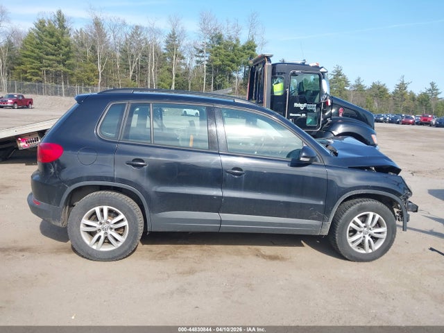 WVGBV7AXXHK000825 Volkswagen Tiguan 2.0t S