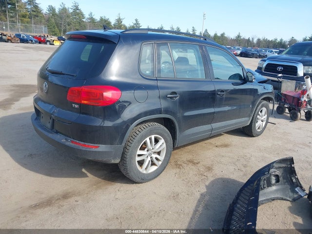 WVGBV7AXXHK000825 Volkswagen Tiguan 2.0t S