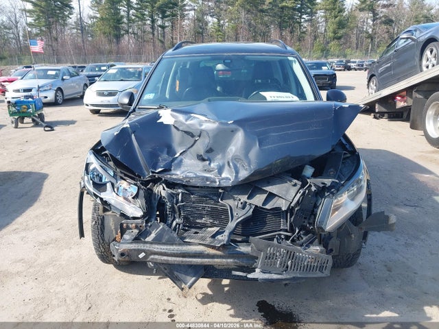 WVGBV7AXXHK000825 Volkswagen Tiguan 2.0t S