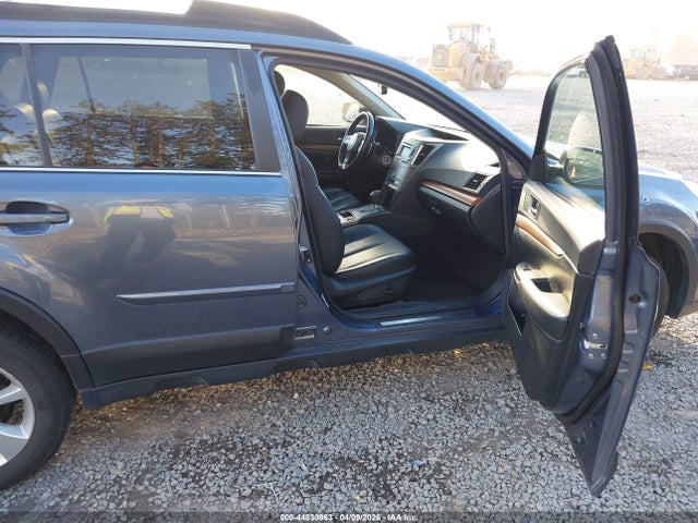 Продаж на аукціоні авто 2014 Subaru Outback 2.5i Limited, vin: 4S4BRBLC0E3286725, номер лоту: 44830863
