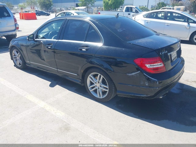 2014 MERCEDES-BENZ C 250 WDDGF4HB2EG200523 Photo 2