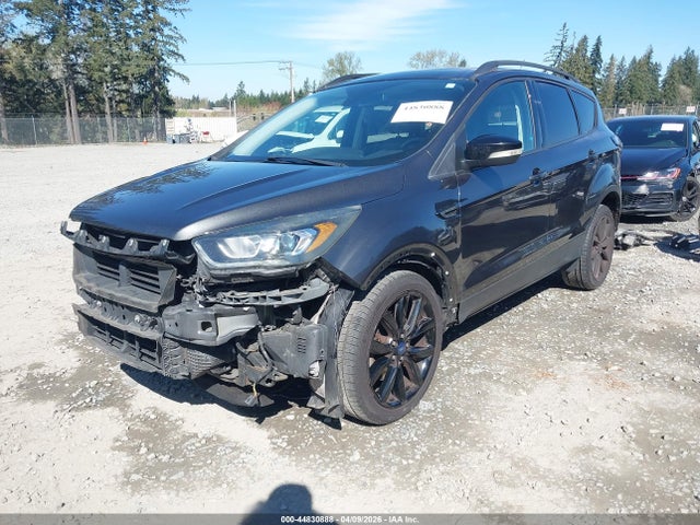 Ford Escape Titanium 2017 1FMCU9J95HUB66971 Image 2
