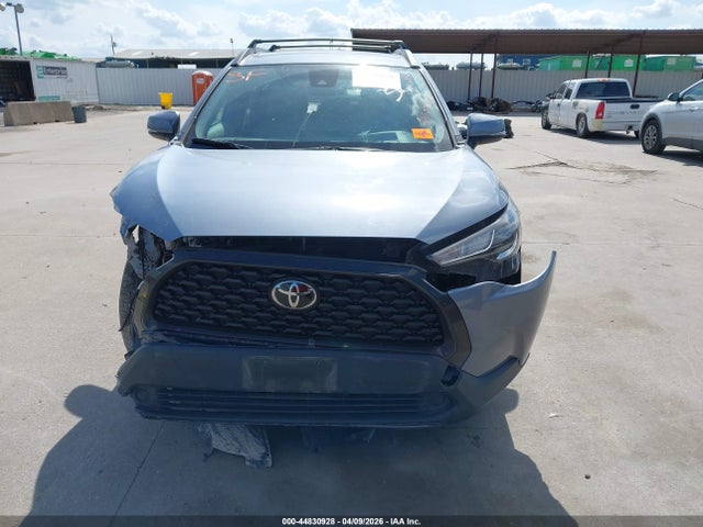 44830928 :رقم المزاد ، 7MUCAAAG6NV005144 vin ، 2022 Toyota Corolla Cross Le مزاد بيع