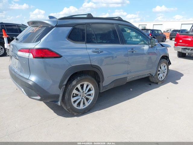 44830928 :رقم المزاد ، 7MUCAAAG6NV005144 vin ، 2022 Toyota Corolla Cross Le مزاد بيع