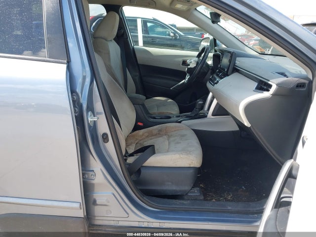 44830928 :رقم المزاد ، 7MUCAAAG6NV005144 vin ، 2022 Toyota Corolla Cross Le مزاد بيع