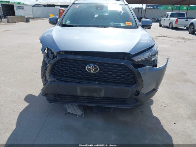 44830928 :رقم المزاد ، 7MUCAAAG6NV005144 vin ، 2022 Toyota Corolla Cross Le مزاد بيع