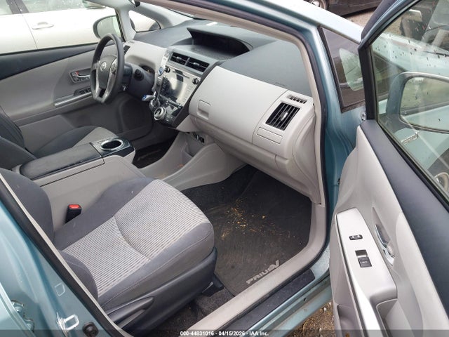 JTDZN3EU0GJ045322 Toyota Prius V Three