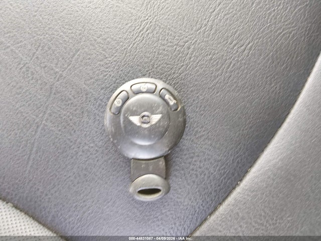 2010 MINI COOPER S WMWMF7C51ATZ72980 Photo 10